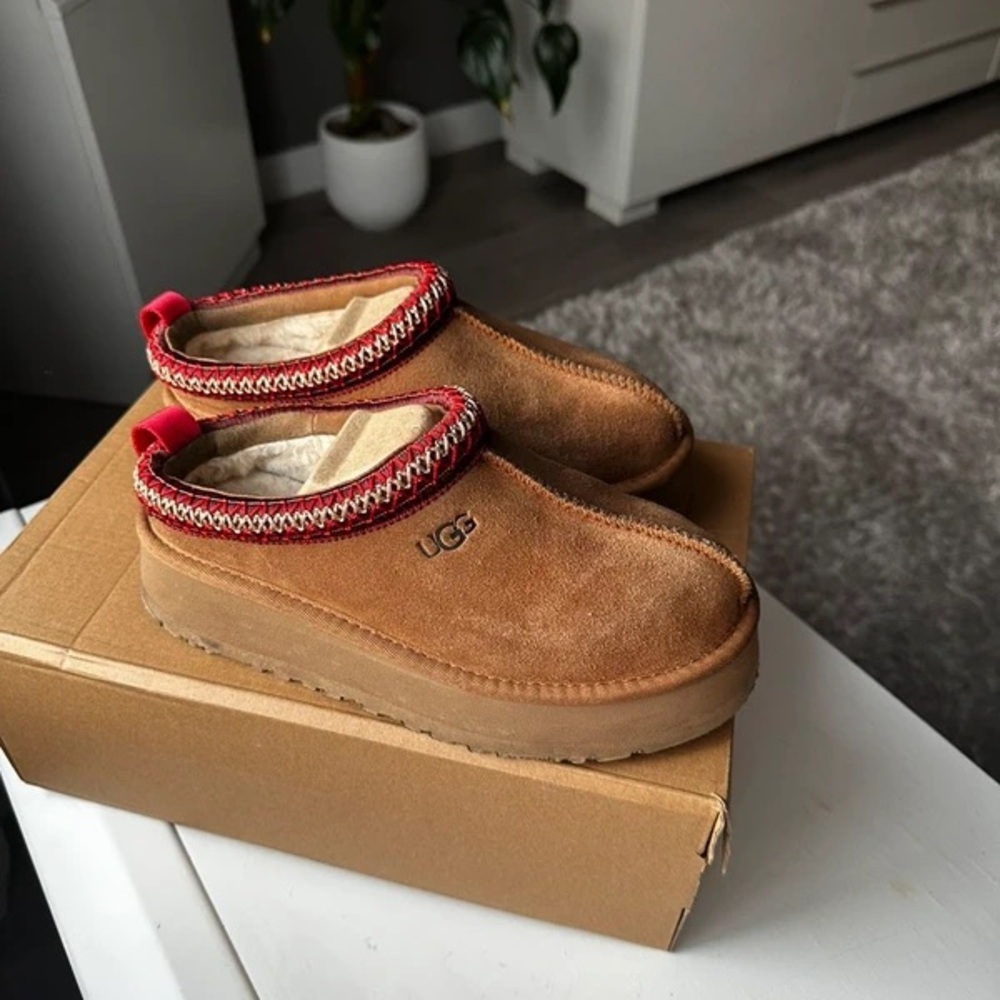 UGG-knockoff Brown Platform Shoes with Red Trim - Picture 2 of 6